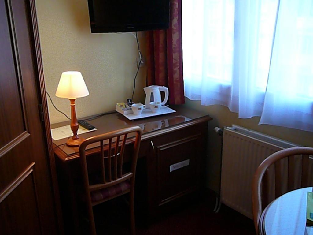 Logis Hotel Hamiot Boulogne-sur-Mer Zimmer foto