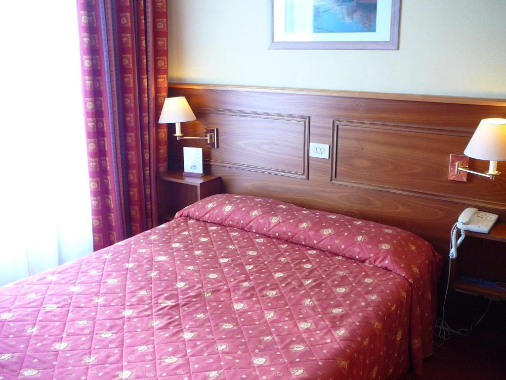 Logis Hotel Hamiot Boulogne-sur-Mer Zimmer foto